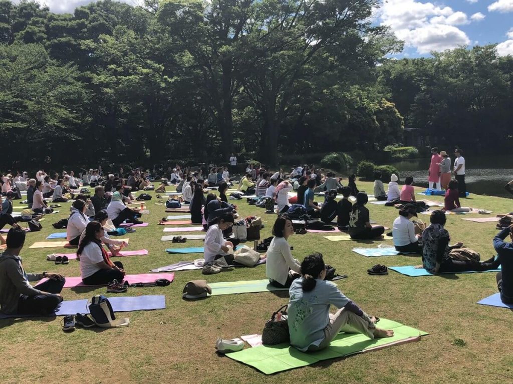 Yoga di Yoyogi Park